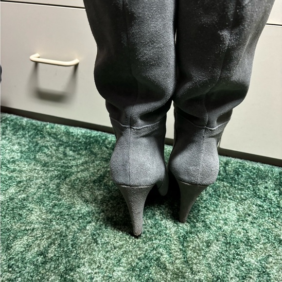 Gray leather/suede boots. Steve Madden - Picture 3 of 4